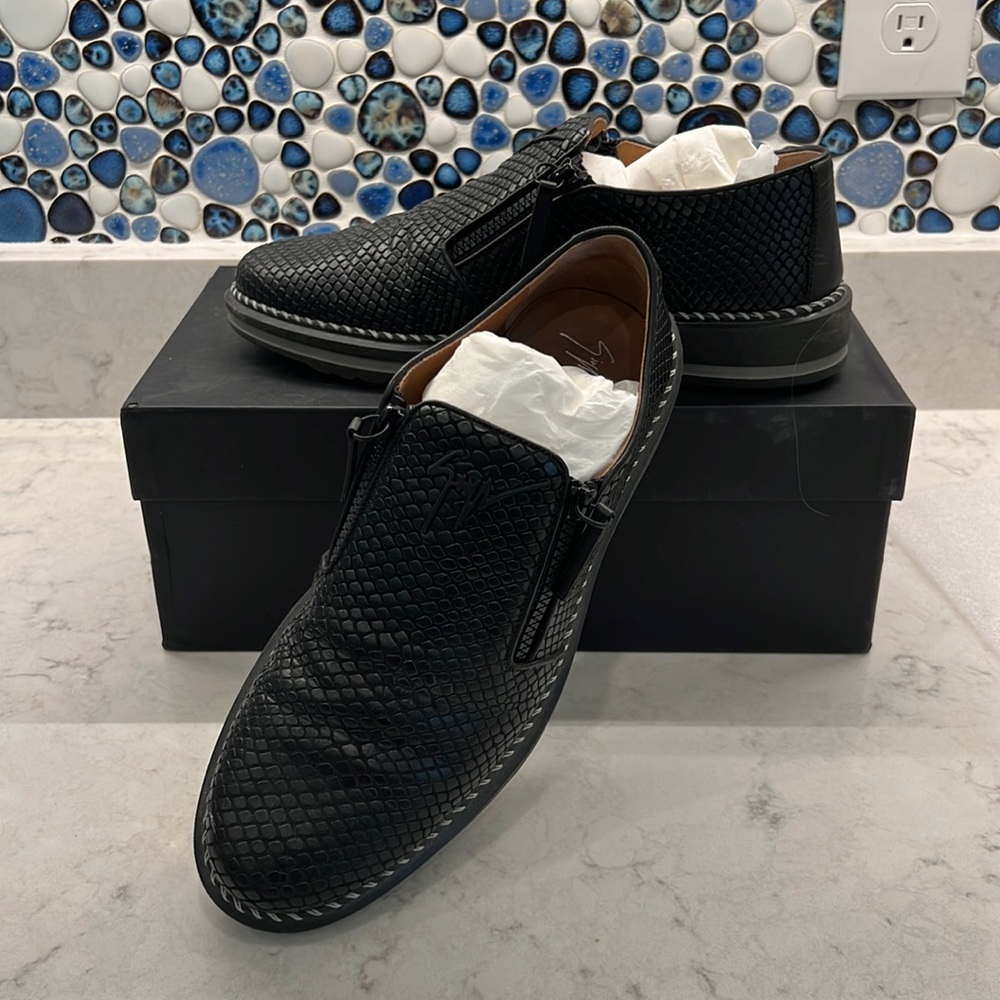 Giuseppe Zanotti  Costner Black Embossed Leather  Side Zip Shoes 42.5 = 9.5